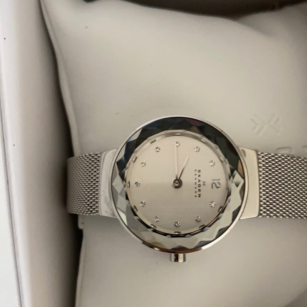 Shaven watch never worn